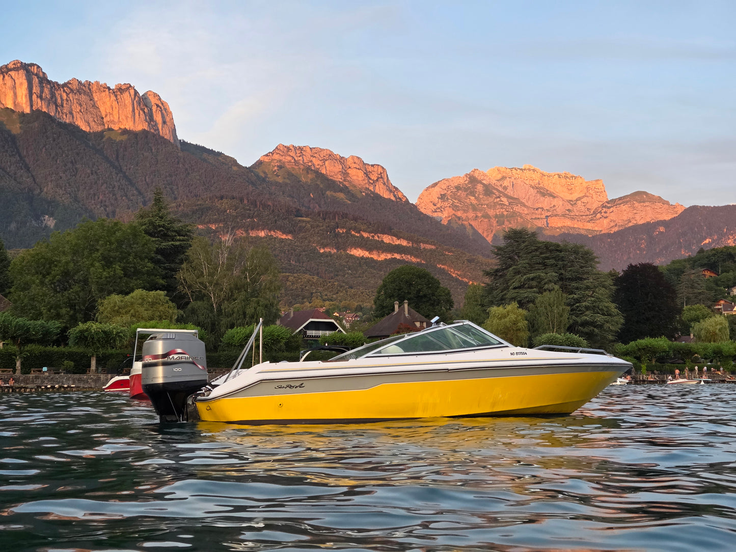 Sea Ray 160 au port des Marquisats lac d'Annecy