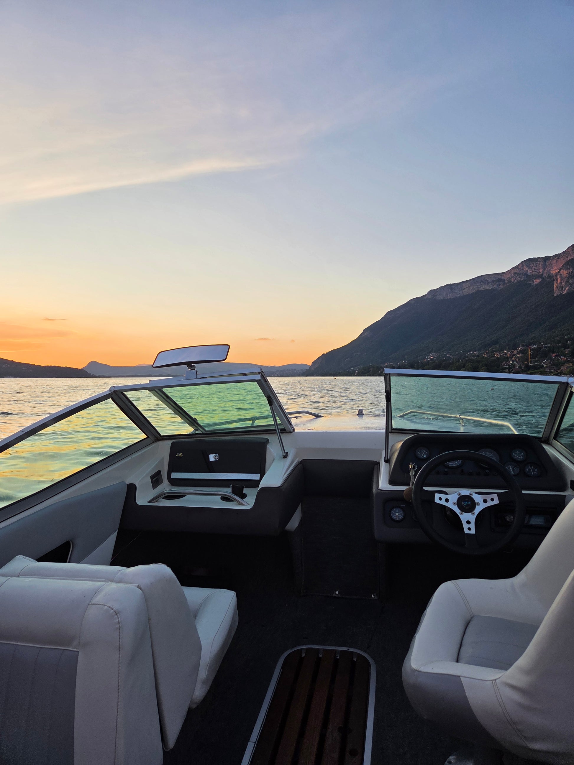 Sea Ray 160 vue arrière lac d'Annecy